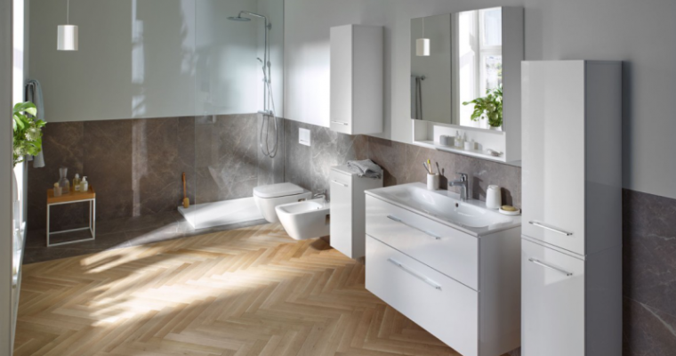 Elegáns fürdőszoba design falsík alatti WC tartály használatával